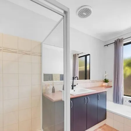 House In Ellenbrook Villa The Vines Exterior photo