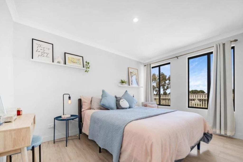 House In Ellenbrook Holiday home *